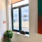 Modern Coastal Ocean Breeze - & Old Town Apartment *